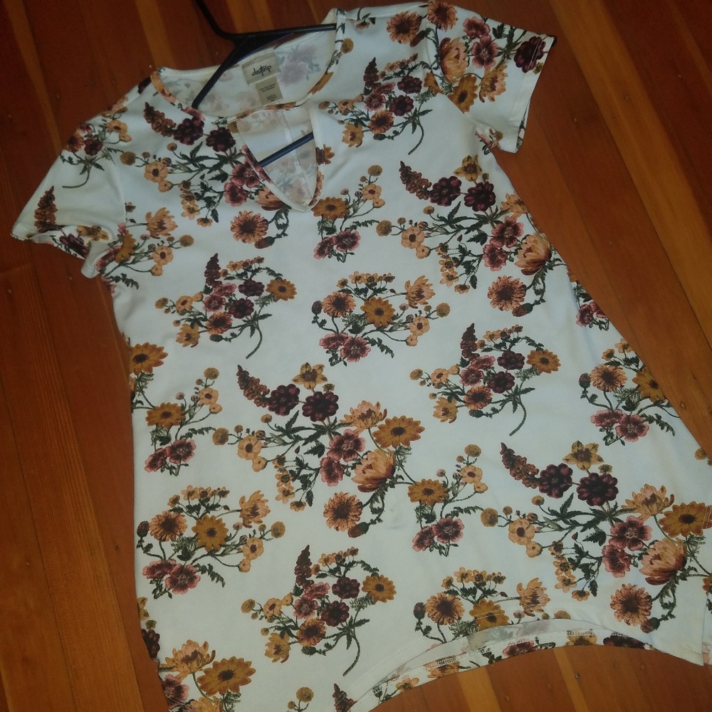 Floral cut out top🌼